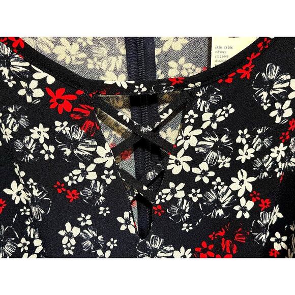 Lane Bryant Womens Romper Daisy Floral Print Plus Size 18 Criss-Cross Detail NWT - Picture 4 of 10